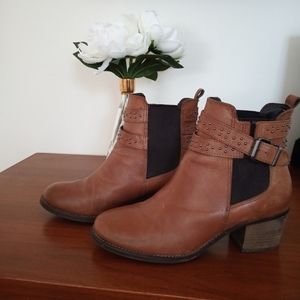 Camel ankle boots